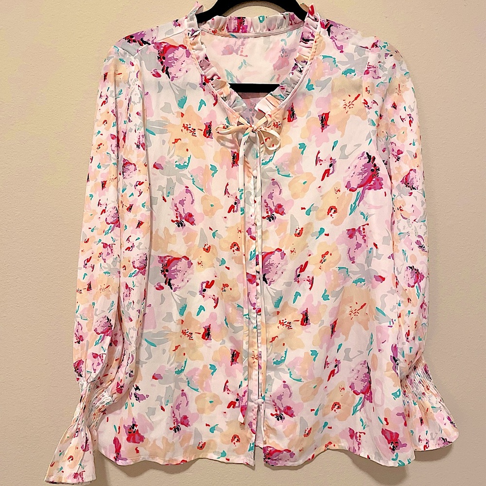 3/$15 NWOT Floral Print L/S Button Down Blouse w/ Neck Tie